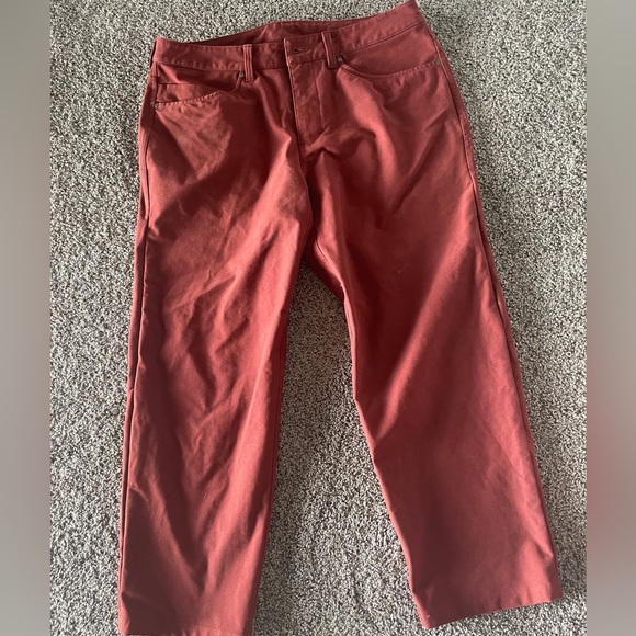 Lululemon pants size 34 (hem is cropped) - Picture 1 of 3